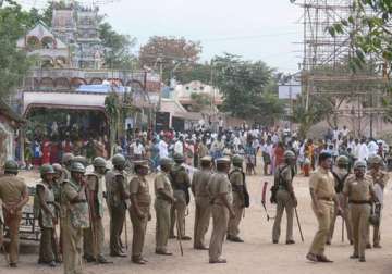 violence during pm jan dhan yojana launch in allahabad 2 injured