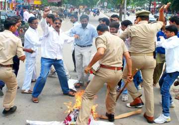 violent protests in uttar pradesh after 2 constables shot dead