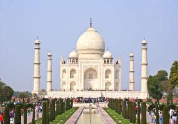 visitors to be allowed inside taj mahal on fridays