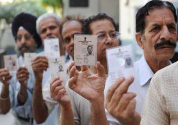 voting starts in maharashtra