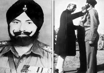 war hero s family to auction param vir chakra other medals
