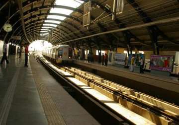 woman loses legs in suicide attempt at metro station