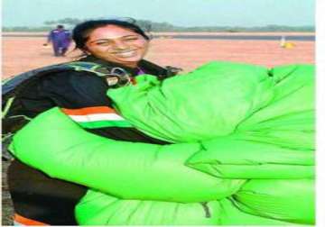 woman sky diver plunges to death in tamil nadu