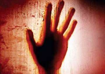 woman slits wrists of 4 daughters in ahmedabad