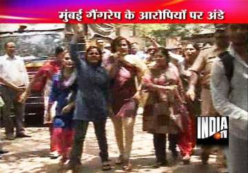 women hurl eggs at mumbai gang rape accused outside court