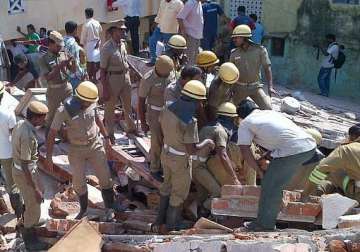 women workers injured in building collapse in chennai