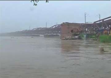 yamuna crosses danger mark flood threat over delhi