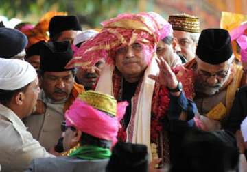 zardari s 1 million dollar donation for dargah handed over