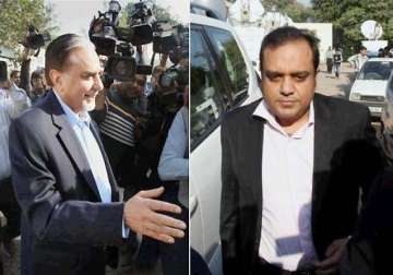 zee owner subhash chandra son punit get protection from arrest till dec 20