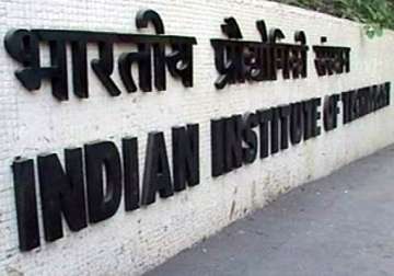 more than 5.6 lakh candidates appear for iit jee