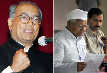 simpleton hazare being made a scapegoat by his associates says digvijay singh