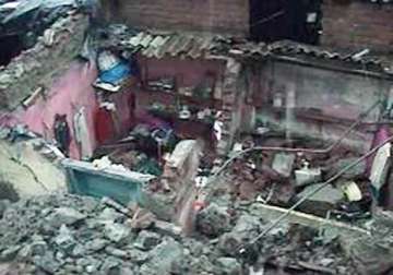 11 workers die in wall collapse in thane