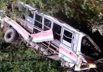 18 dead 17 injured as bus falls into ditch in uttarakhand