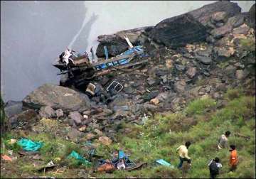 11 die as vehicle falls into gorge in himachal