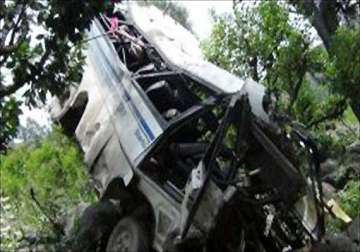 10 killed as minibus falls in gorge near jammu