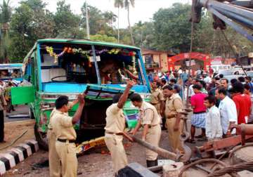 16 people die in bus trolley collision in mp