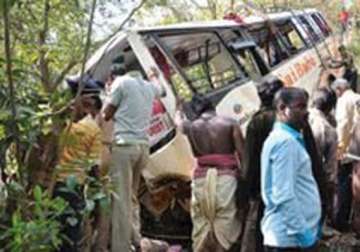 7 pilgrims die as bus overturns in bengal