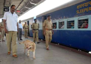 7 253 theft 549 drugging cases on trains till september 2012