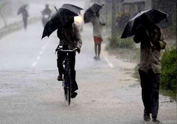 12 000 affected as five bengal districts inundated