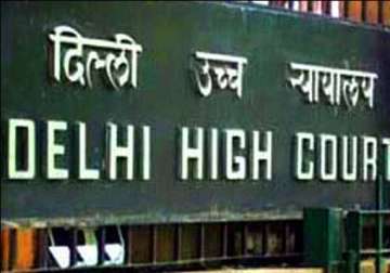 man threatens suicide before delhi hc judges sent to police custody