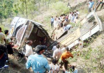 18 bus passengers injured in road mishap in udhampur