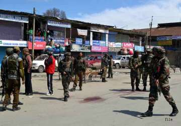 2 cops one civilian killed in militant attack in kashmir