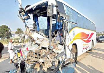 3 dead 8 hurt in mishap