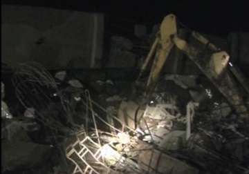 one killed 15 injured in maharashtra building collapse