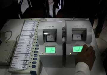 11 in fray in tamil nadu by election