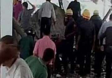 3 killed in building collapse in surat