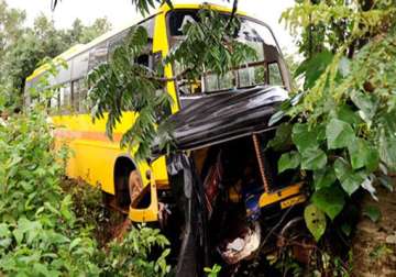 11 killed in college bus auto collision in vrindavan