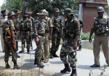 1 killed 4 injured in grenade attack in baramulla