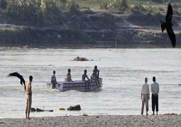 5 men drown in yamuna during holi revelry