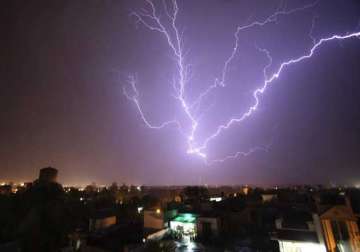 9 people die in lightning in bengal