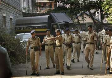 2 600 policemen serve in homes of 280 ips officers in maharashtra