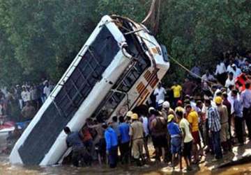 53 school kids injured in jammu road accident
