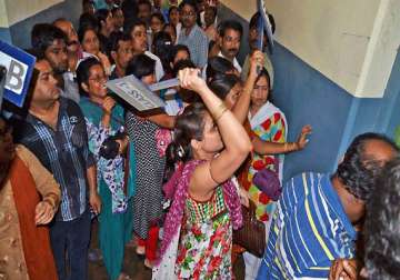 1 000 schools in bengal shut in protest