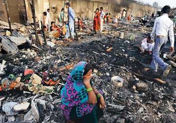 50 shanties gutted in delhi slum fire