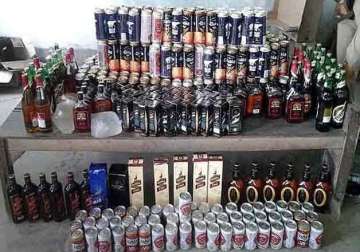 smuggled liquor worth rs 1.50 cr seized in noida