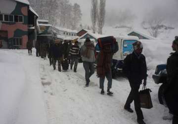 125 stranded passengers rescued in kashmir