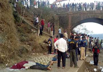 37 tourists killed as goa mumbai bus falls into river