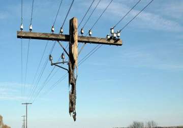 18 year boy electrocuted two injured