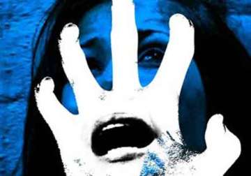 minor girl from slums raped in delhi