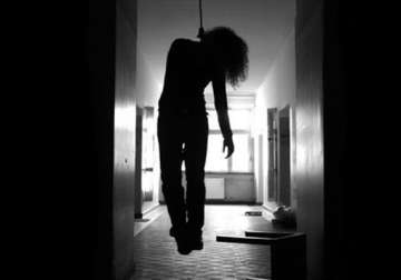 15 yr old girl commits suicide over poor results