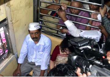 aap blames police media for chaos during kejriwal s visit