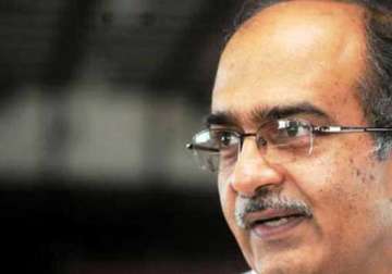 aap leader prashant bhushan heckled in indore madhya pradesh