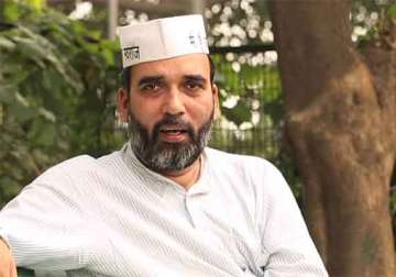 aap open to supporting third front to stop bjp