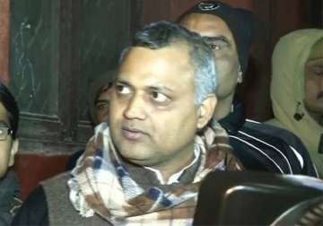 aap slams some news channels for showing unverified news