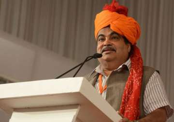 aap files complaint against gadkari for remarks on i t officials