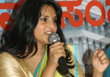 actress ramya sweats it out to reclaim mandya seat